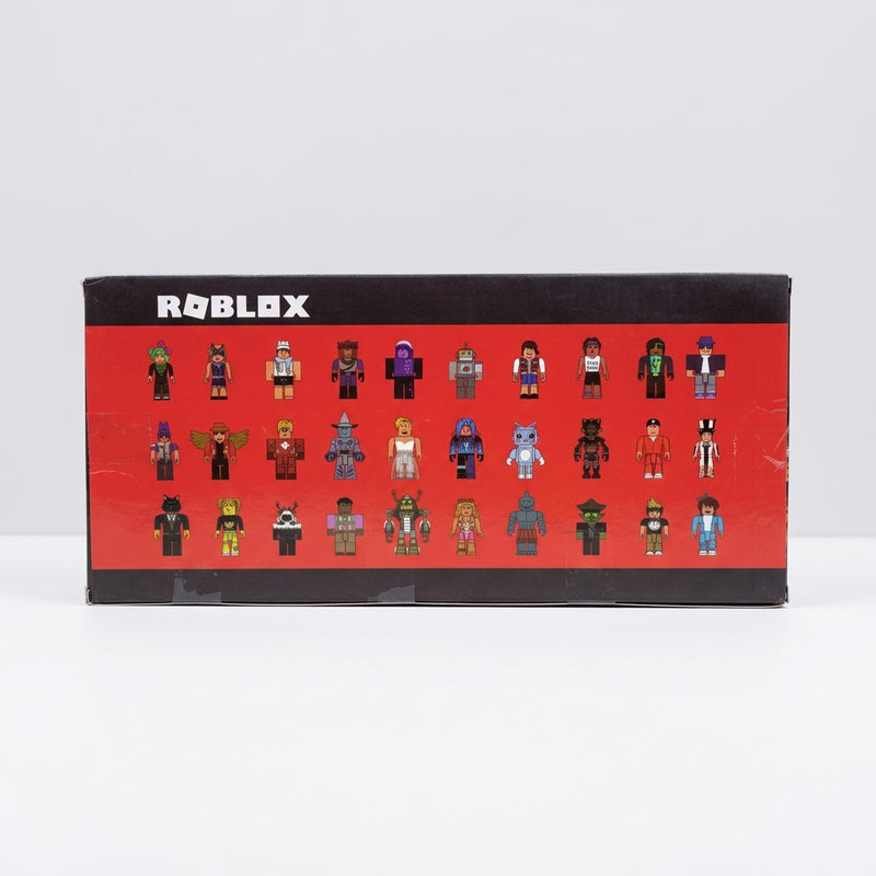 Close-up of the box top with the shop price sticker reading 8-9Cm Roblox Figure 4P-8173-F