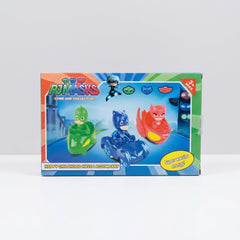 Close-up through the packaging of the figures, red car and the choking-hazard warning
