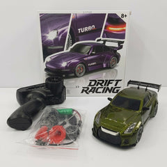 DRIFT RACING TURBO box front with the 8+ age mark, and the olive-green coupe, pistol-grip remote, battery and spare tyres laid out in front